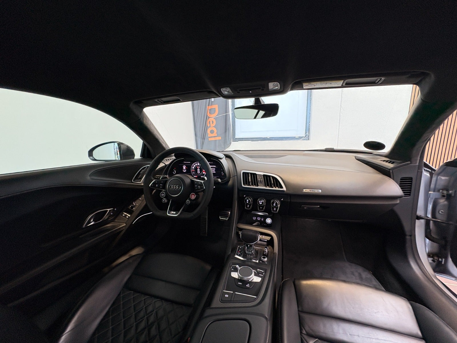 Sølv Audi R8 fra 2017