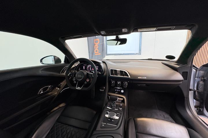 Sølv Audi R8 fra 2017