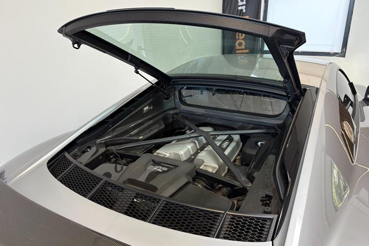 Sølv Audi R8 fra 2017