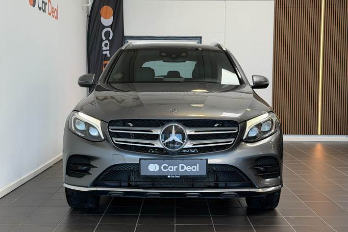 Grå Mercedes GLC300 fra 2018