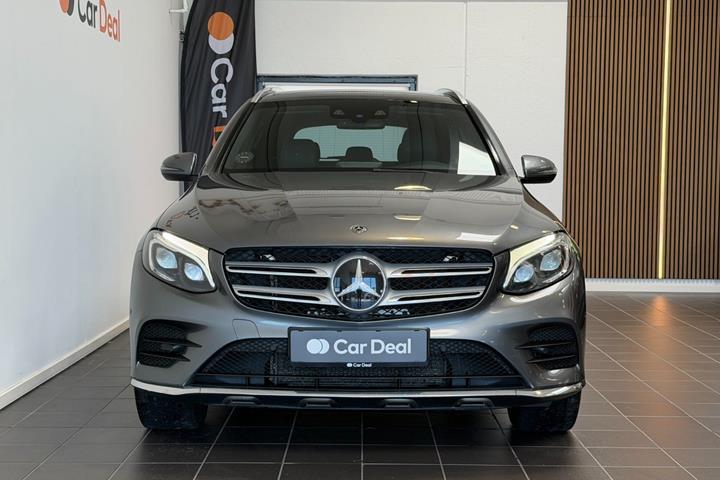 Grå Mercedes GLC300 fra 2018