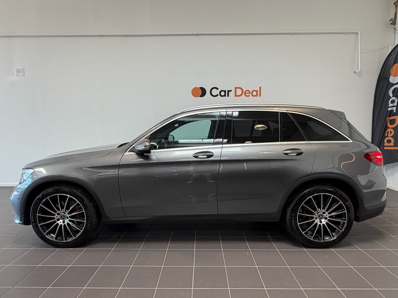 Grå Mercedes GLC300 fra 2018