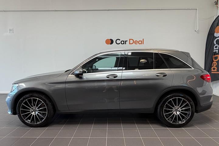 Grå Mercedes GLC300 fra 2018