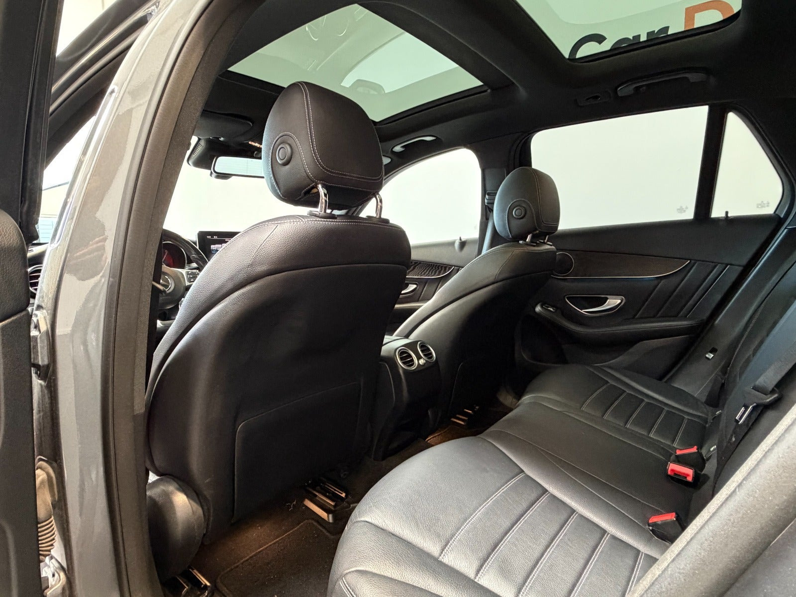 Grå Mercedes GLC300 fra 2018