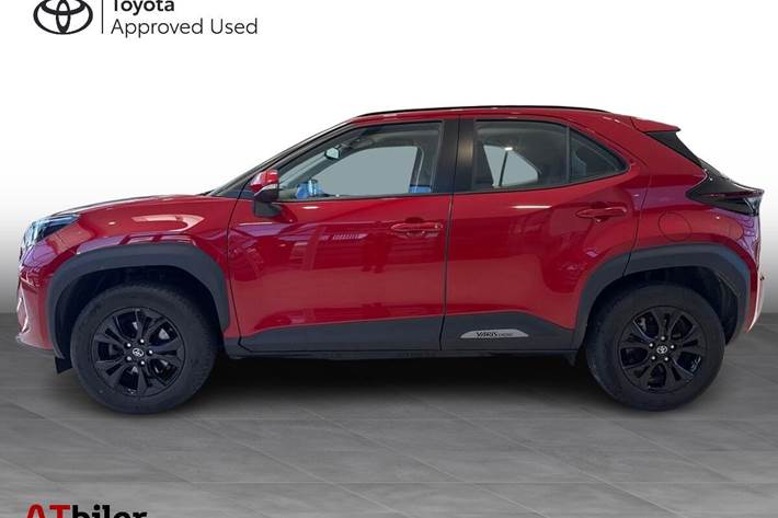 Rød Toyota Yaris Cross fra 2023
