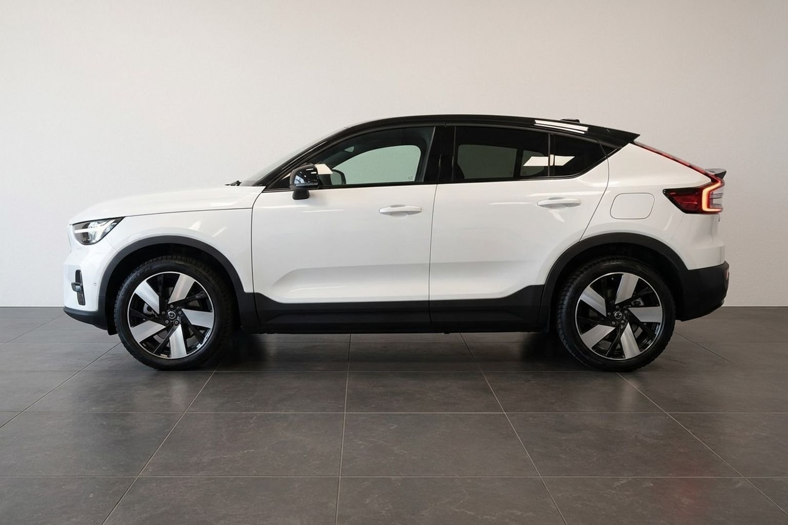 Hvid Volvo C40 fra 2021