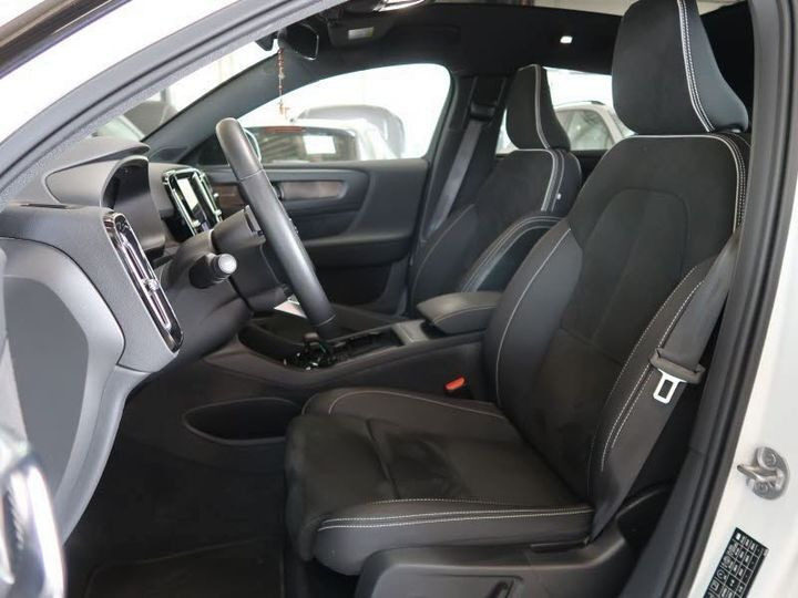 Hvid Volvo C40 fra 2021