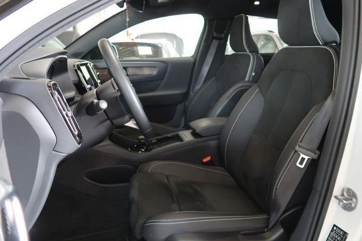 Hvid Volvo C40 fra 2021
