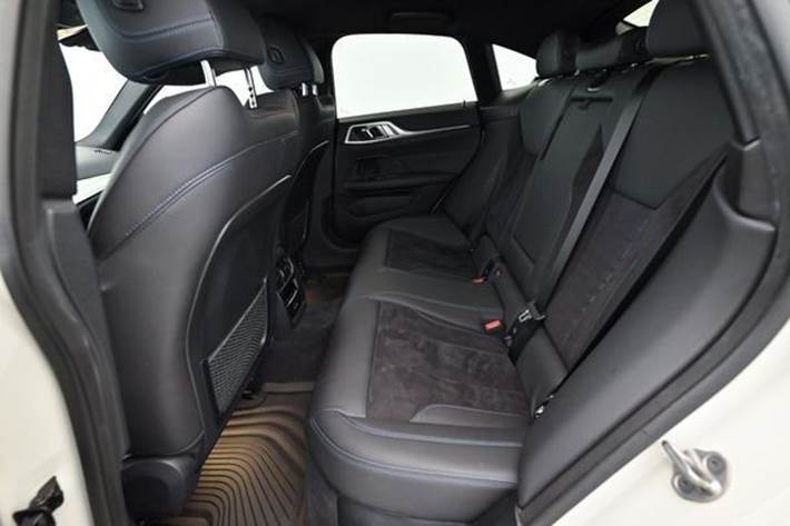 Hvid BMW i4 fra 2023