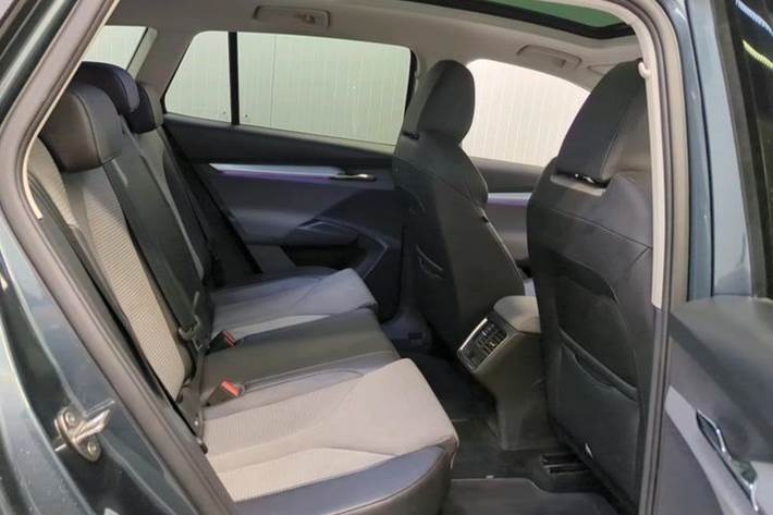 Grå Skoda Enyaq fra 2021