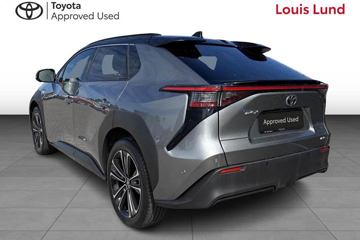 Hvid Toyota BZ4X fra 2024