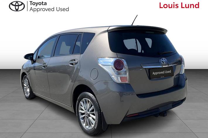 Bronze Toyota Verso fra 2017