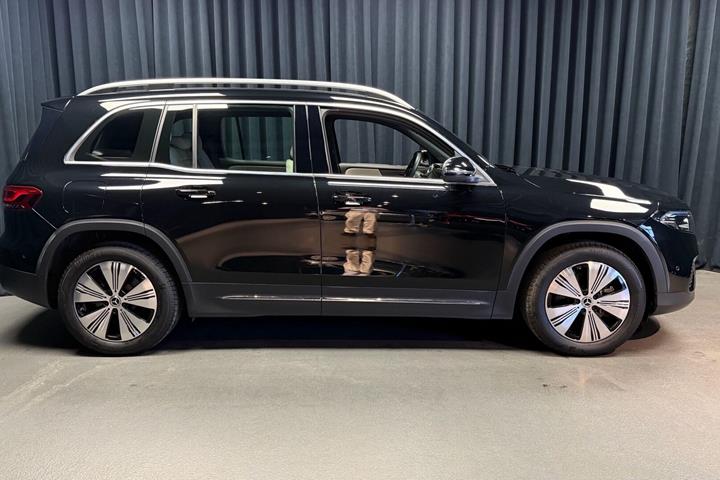 Sort Mercedes EQB 250 fra 2023