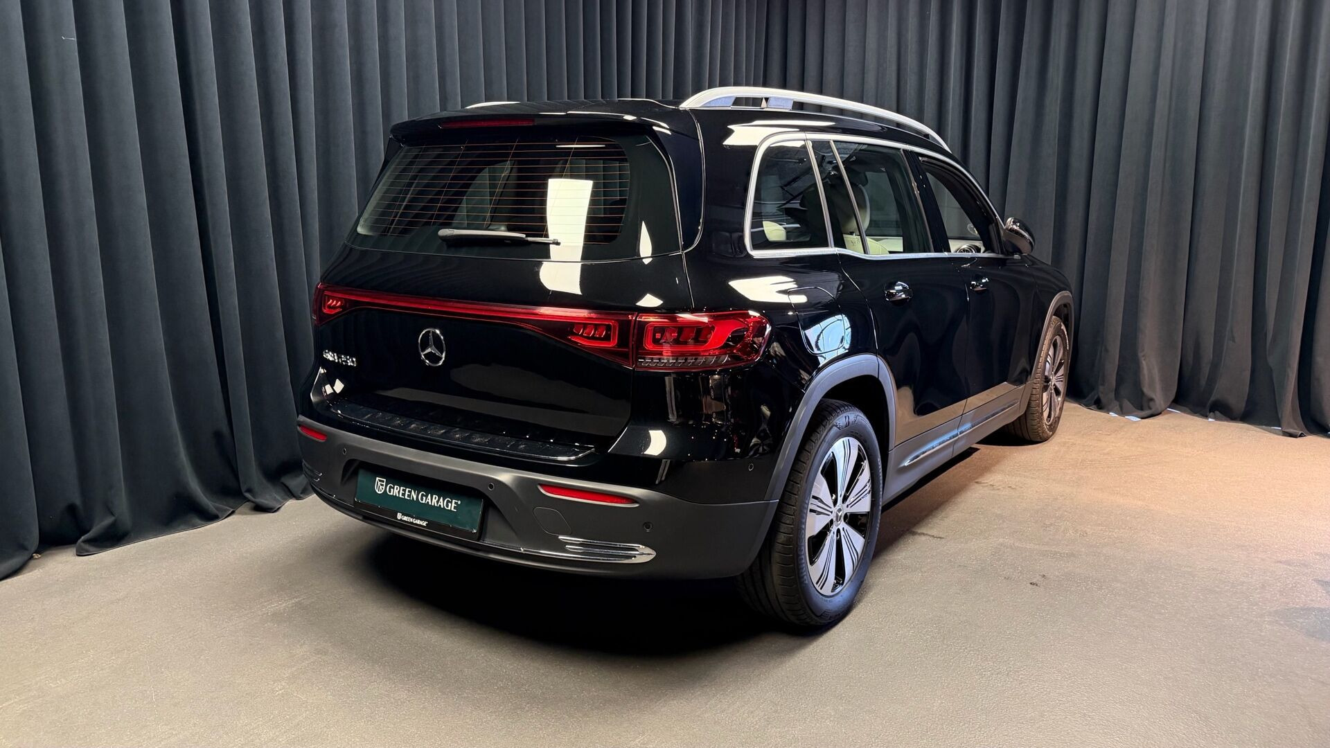 Sort Mercedes EQB 250 fra 2023