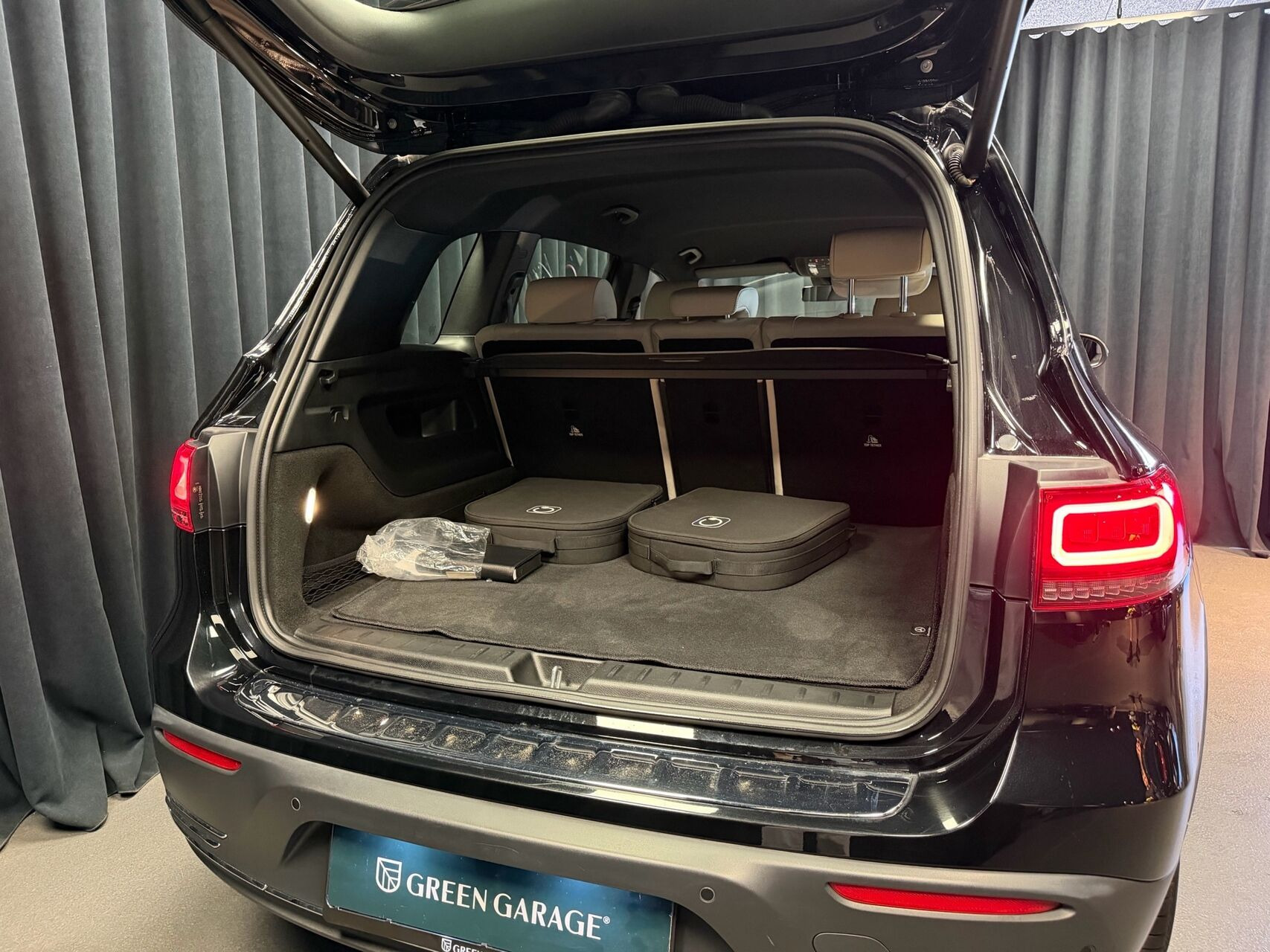 Sort Mercedes EQB 250 fra 2023