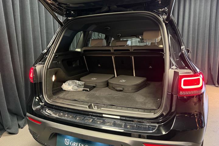 Sort Mercedes EQB 250 fra 2023