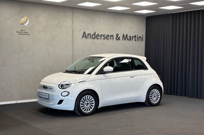 Hvid Fiat 500e fra 2023