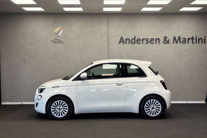 Hvid Fiat 500e fra 2023
