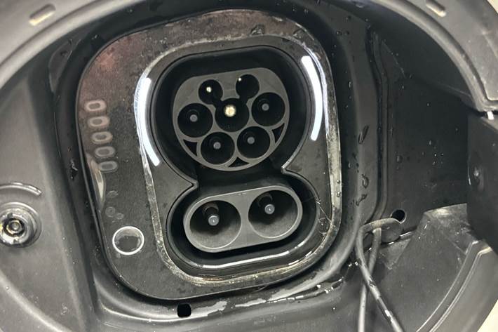 Hvid Fiat 500e fra 2023