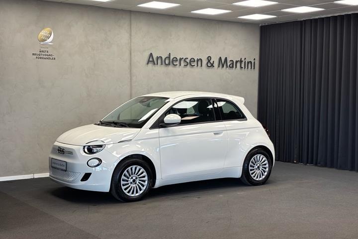 Hvid Fiat 500e fra 2023