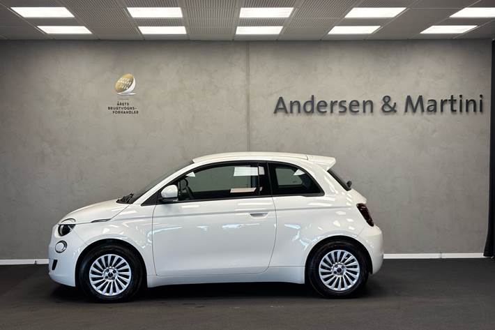 Hvid Fiat 500e fra 2023