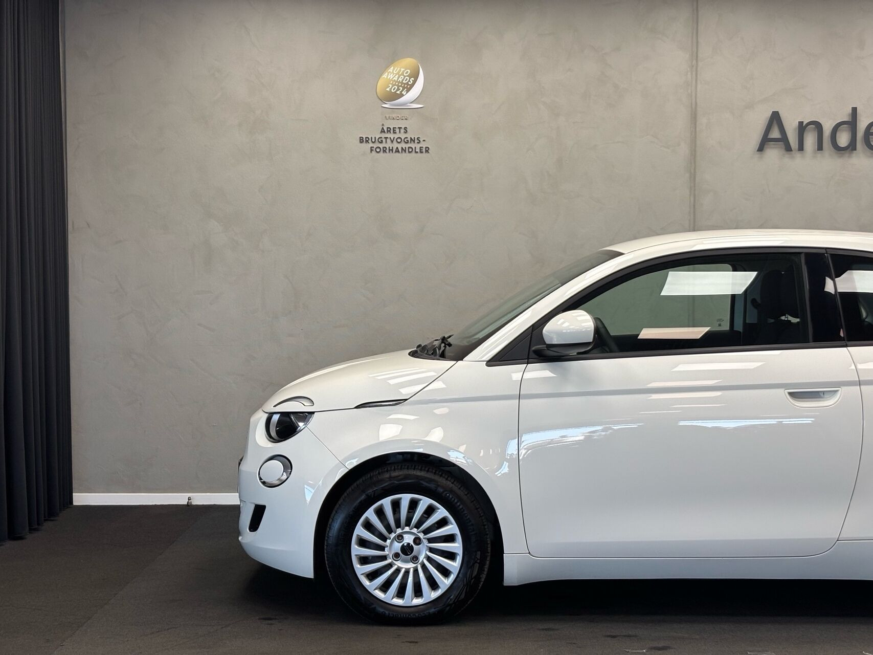 Hvid Fiat 500e fra 2023