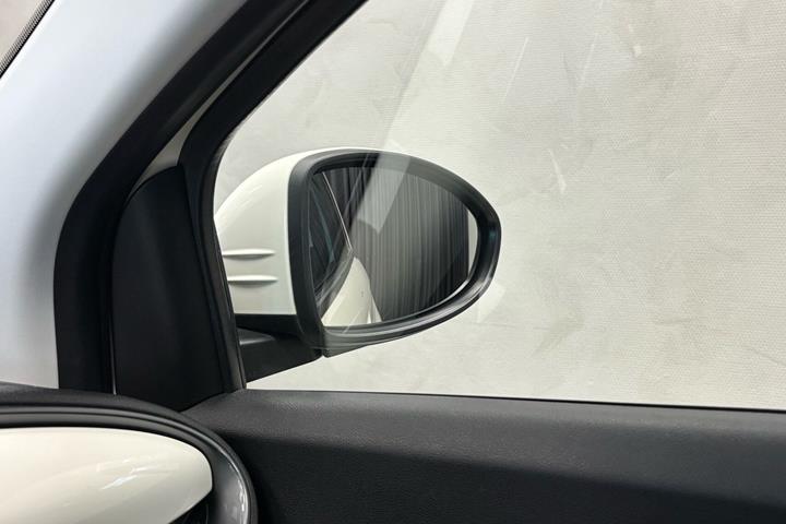 Hvid Fiat 500e fra 2023