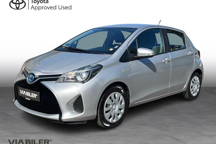 Sølv Toyota Yaris fra 2016 set udefra
