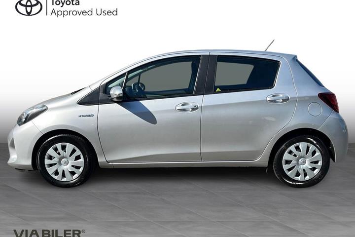 Sølv Toyota Yaris fra 2016