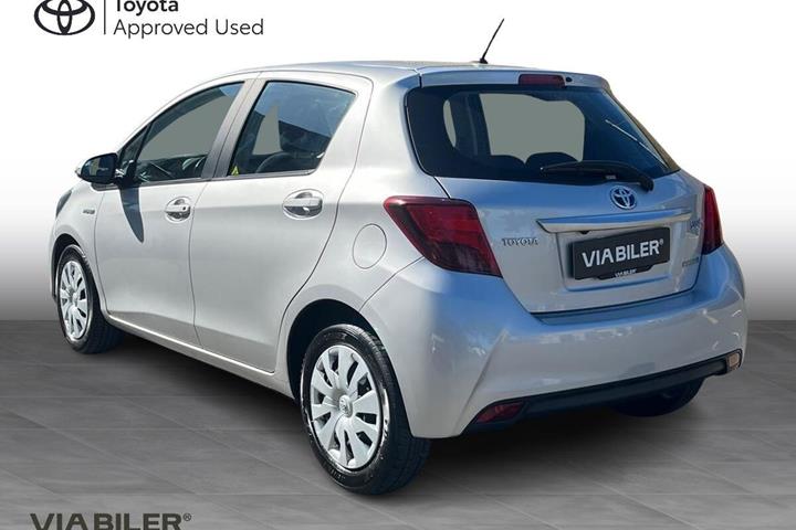 Sølv Toyota Yaris fra 2016