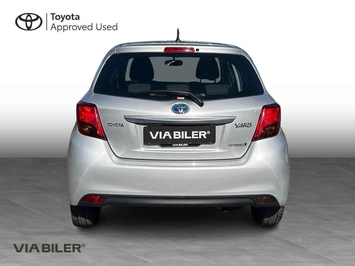 Sølv Toyota Yaris fra 2016