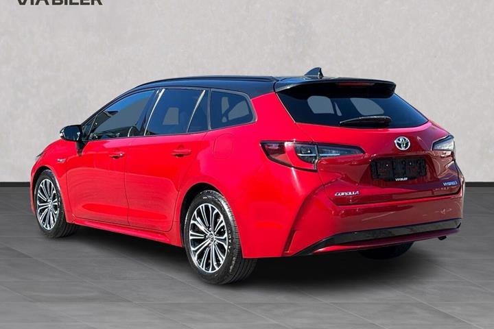 Rød Toyota Corolla fra 2019