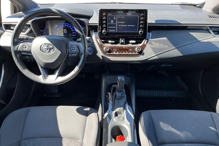 Rød Toyota Corolla fra 2019