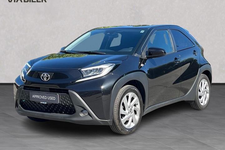 Sort Toyota Aygo X fra 2023 set udefra