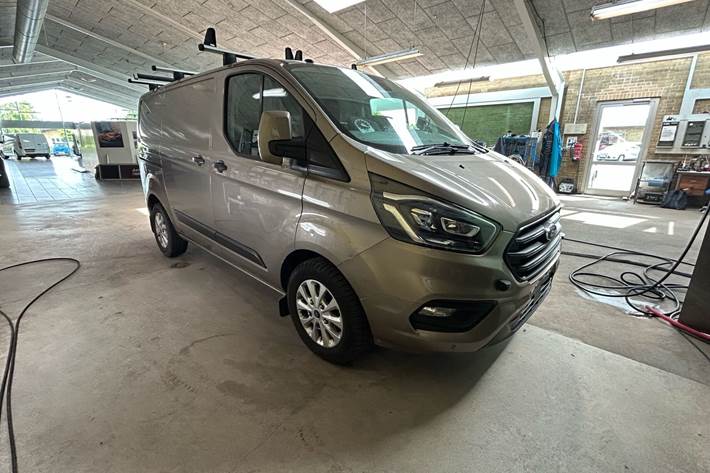 Grå Ford Transit Custom fra 2018