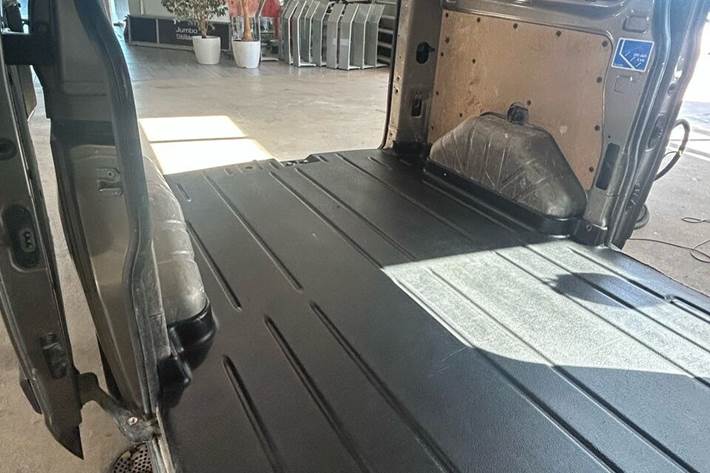 Grå Ford Transit Custom fra 2018