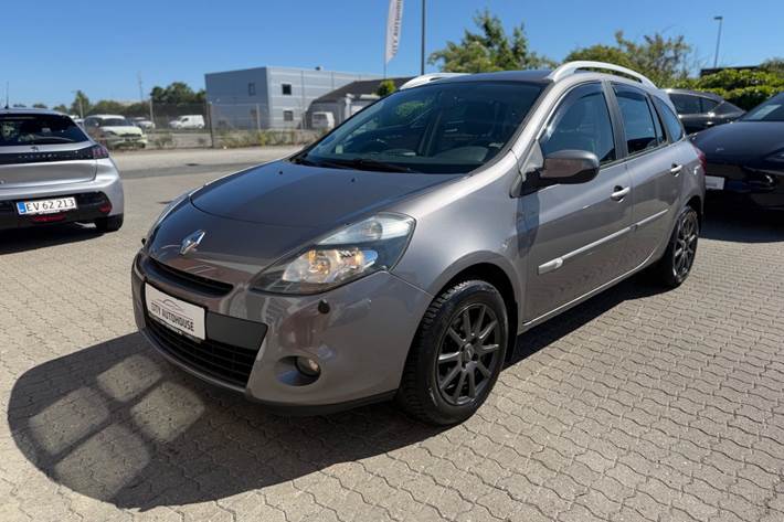Beige Renault Clio III fra 2012