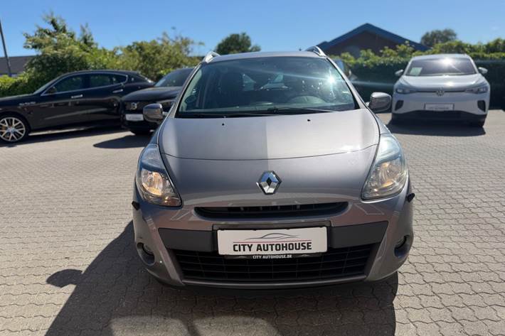 Beige Renault Clio III fra 2012