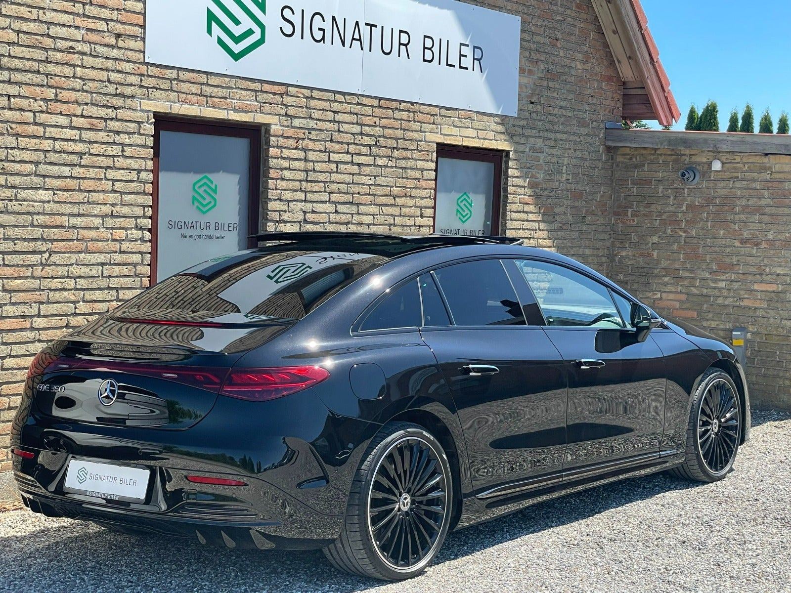 Sort Mercedes EQE350 fra 2023