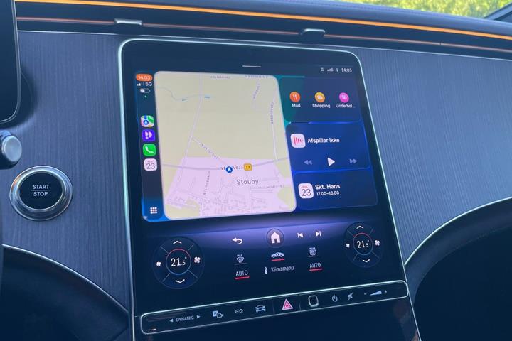 Sort Mercedes EQE350 fra 2023