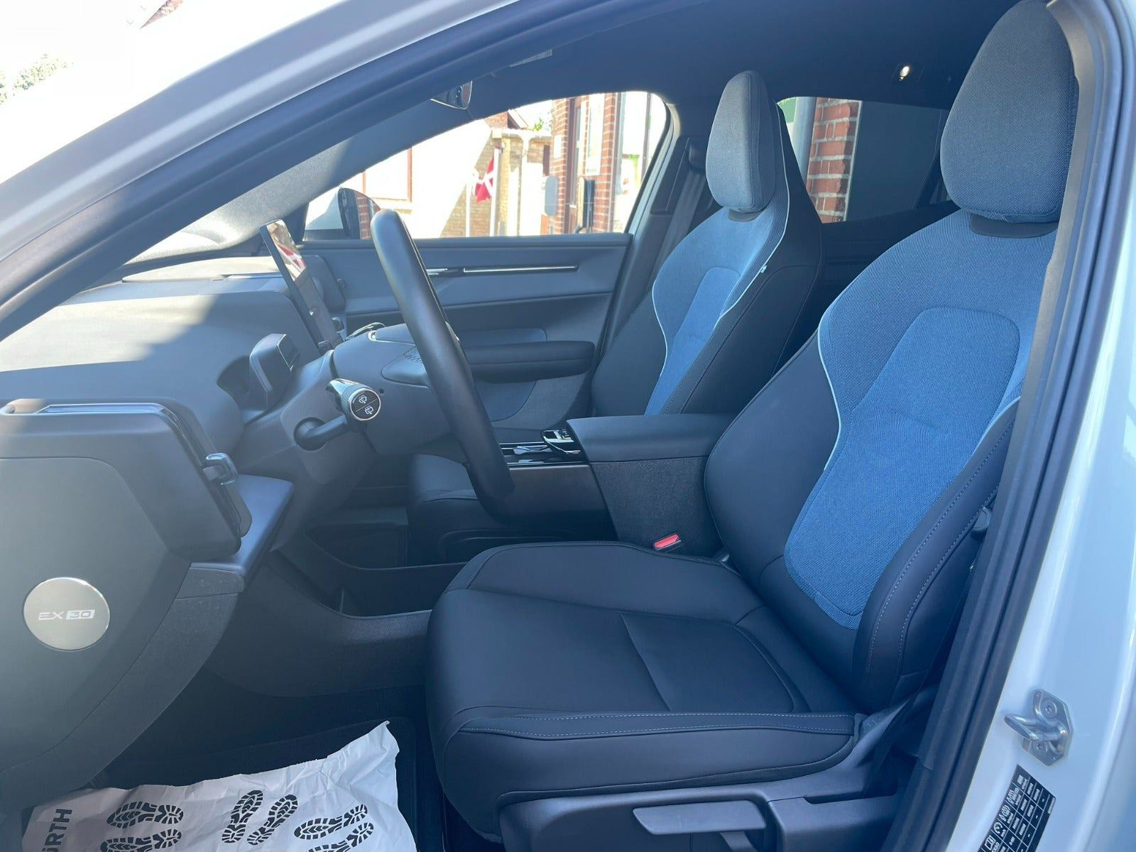 Hvid Volvo EX30 fra 2024