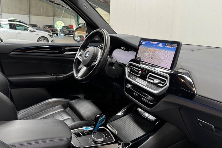 Hvid BMW iX3 fra 2022