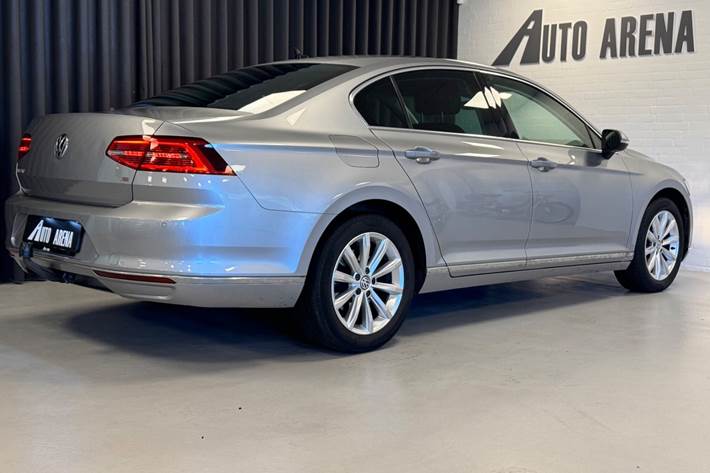 Sølv VW Passat fra 2018