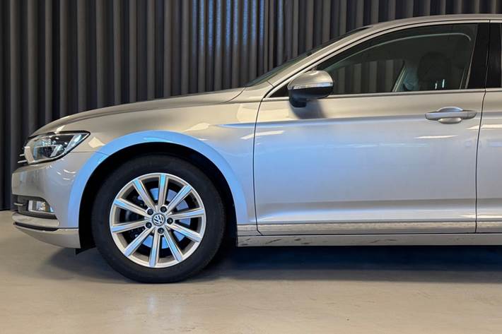 Sølv VW Passat fra 2018