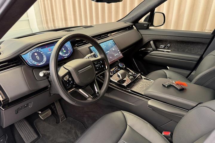 Grøn Land Rover Range Rover sport fra 2024