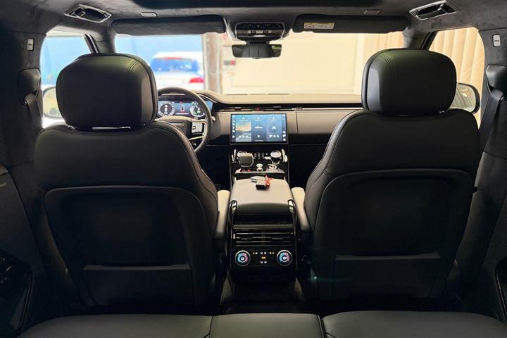 Grøn Land Rover Range Rover sport fra 2024