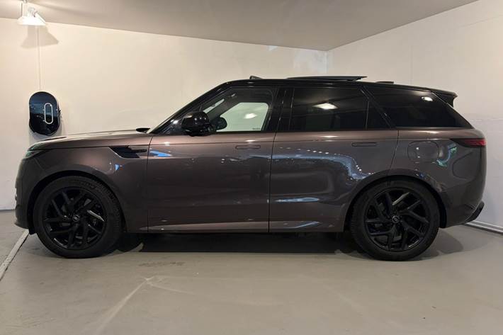 Grå Land Rover Range Rover sport fra 2023