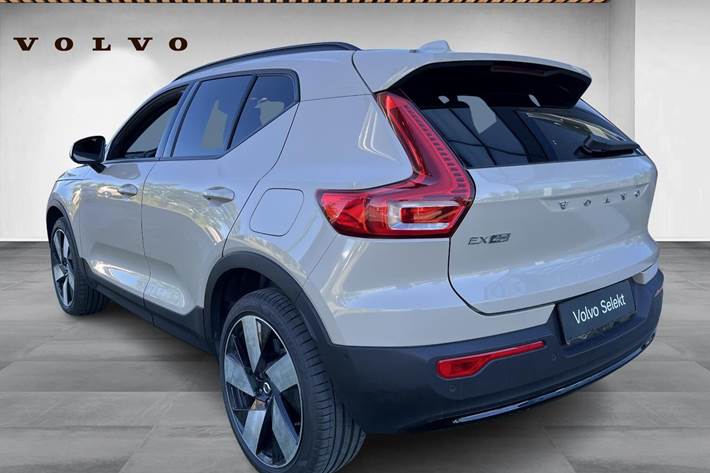 Beige Volvo EX40 fra 2025