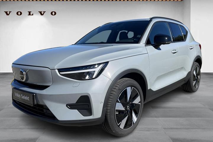 Grå Volvo EX40 fra 2025 set udefra