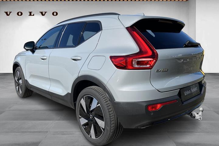 Grå Volvo EX40 fra 2025